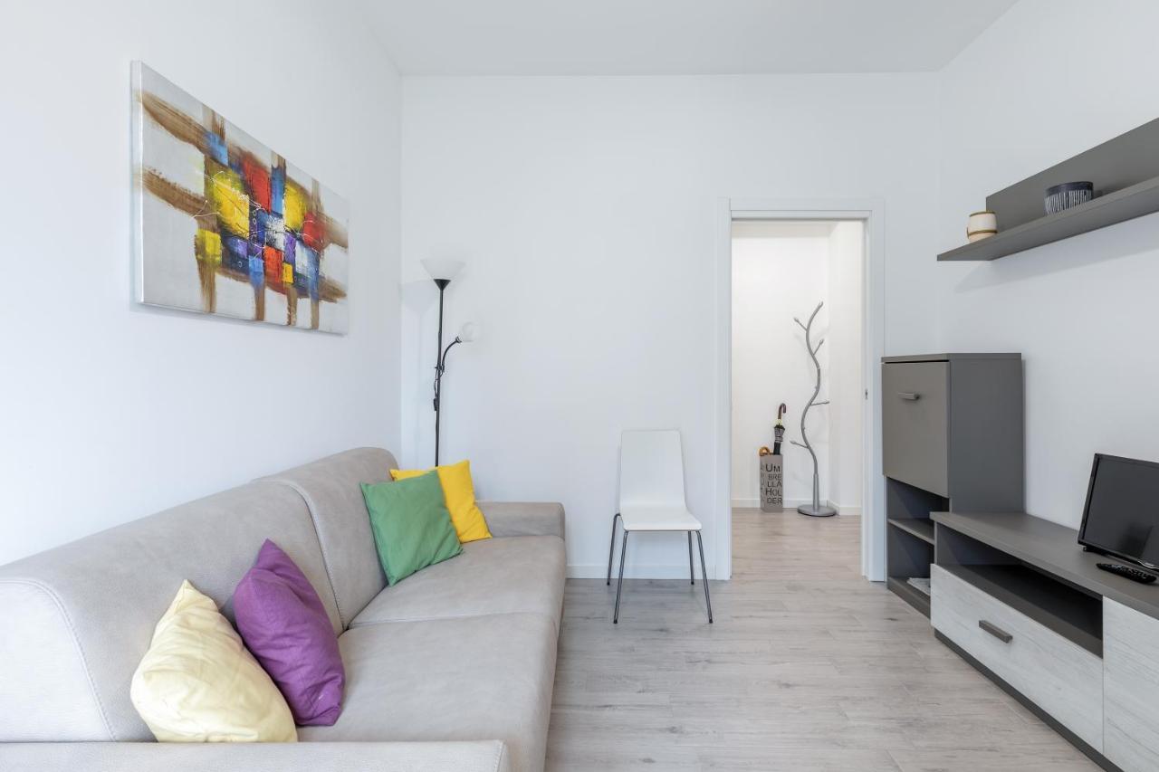 Piazza De Angeli M1 Comfortable Flat With Balcony Milan Exterior photo