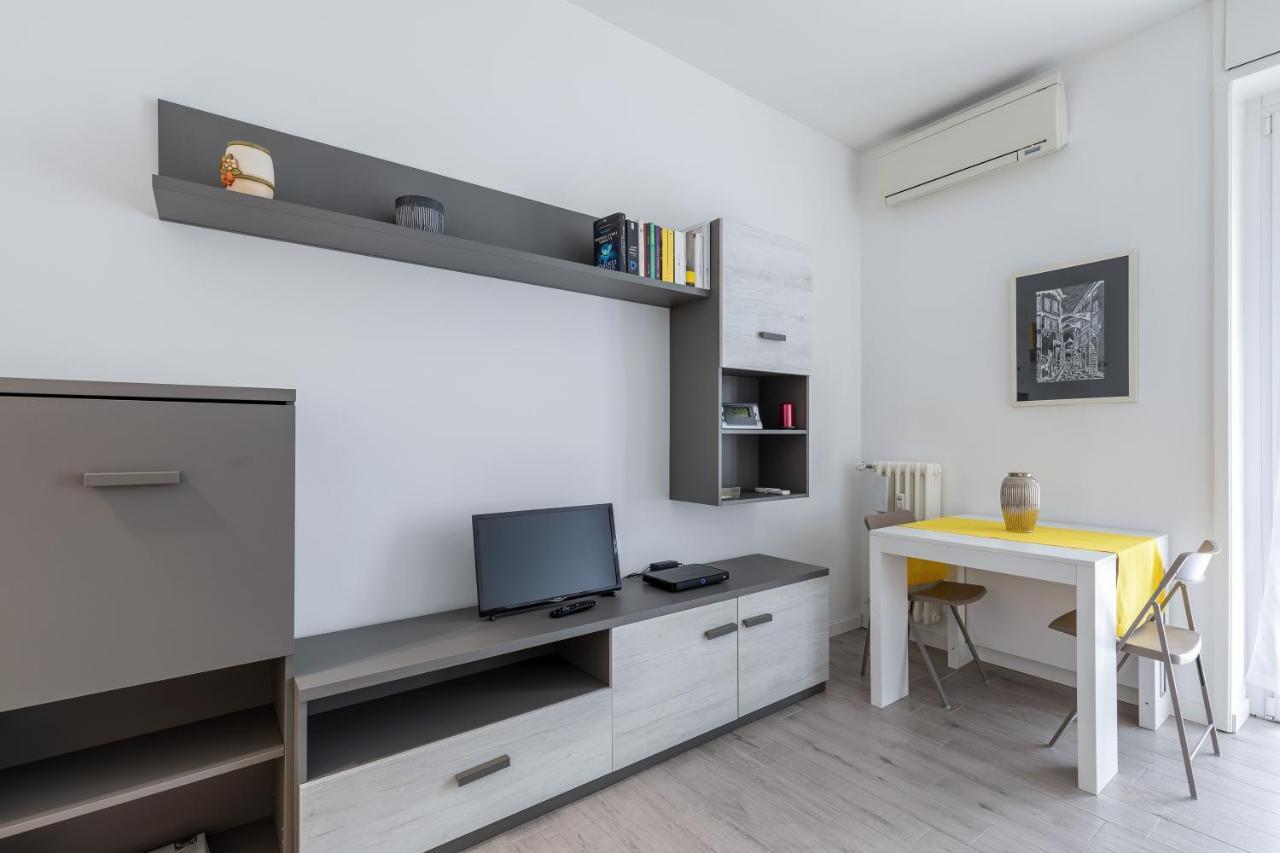 Piazza De Angeli M1 Comfortable Flat With Balcony Milan Exterior photo